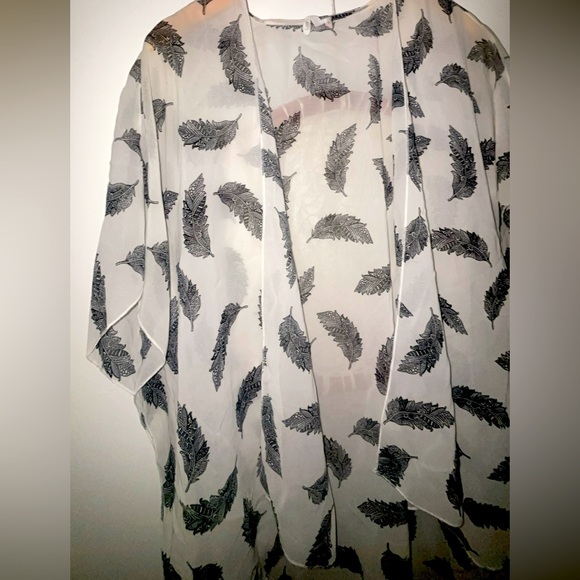 Live for Love Chiffon Kimono – Size Medium ✨ - Picture 3 of 4